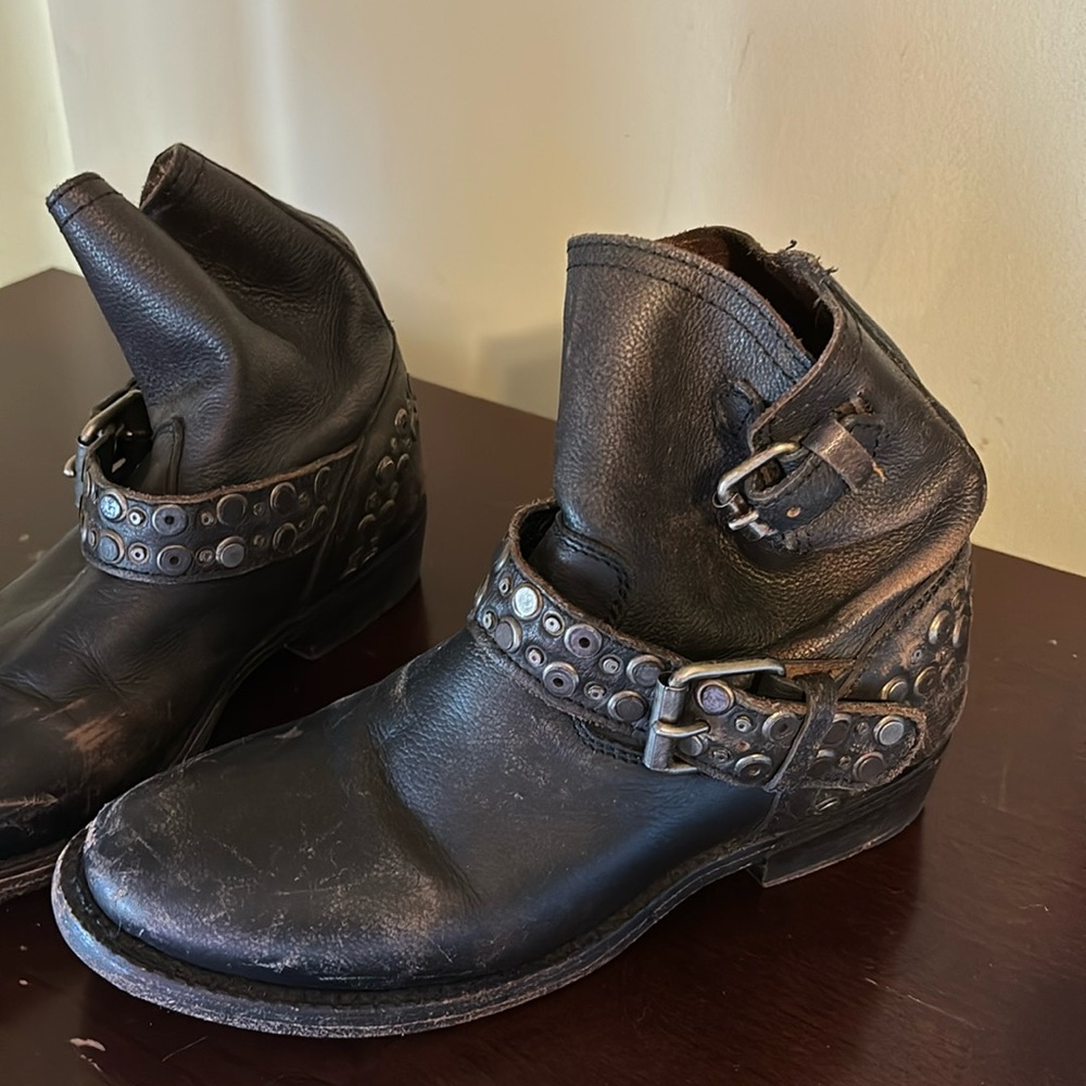 ASH DISTRESSED DARK CHOCOLATE BOOTIES